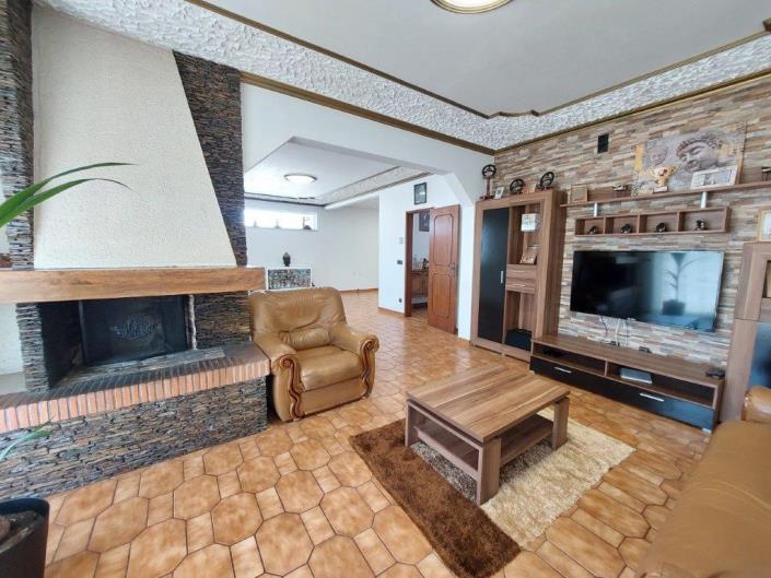 Image No.9-5 Bed Villa / Detached for sale