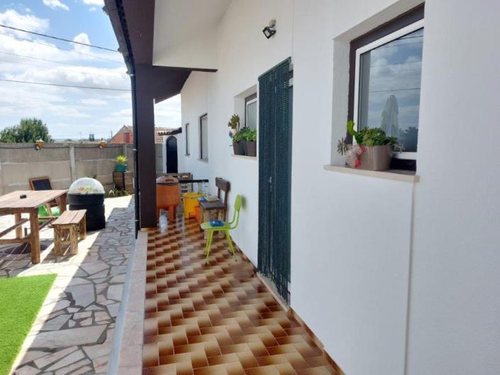 Image No.37-5 Bed Villa / Detached for sale