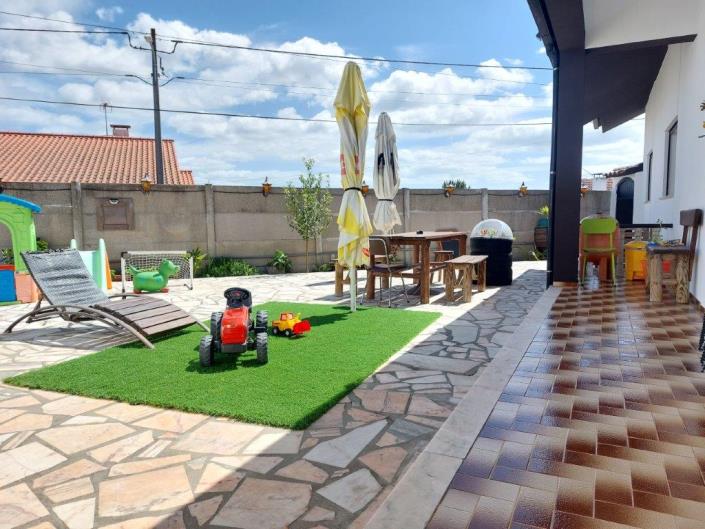 Image No.38-5 Bed Villa / Detached for sale