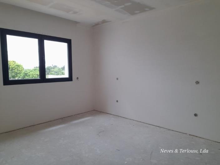 Image No.10-3 Bed House for sale