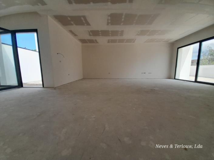 Image No.17-3 Bed House for sale