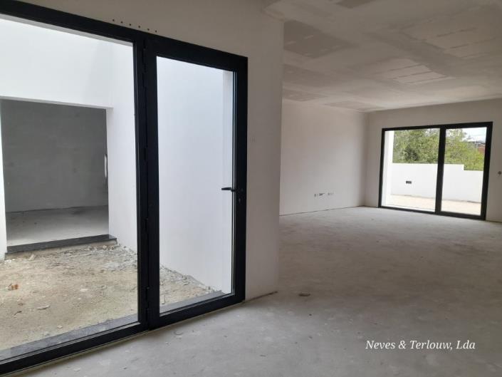 Image No.18-3 Bed House for sale