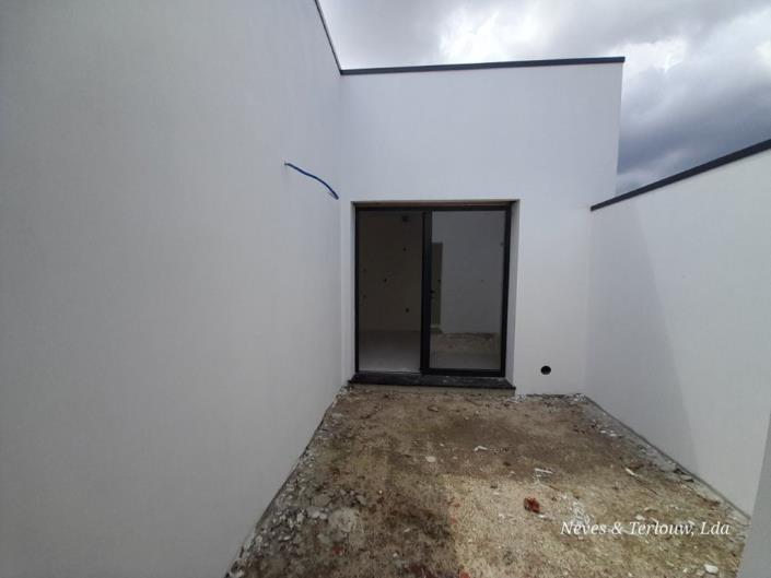 Image No.19-3 Bed House for sale