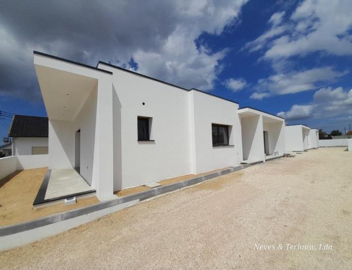 Image No.26-3 Bed House for sale