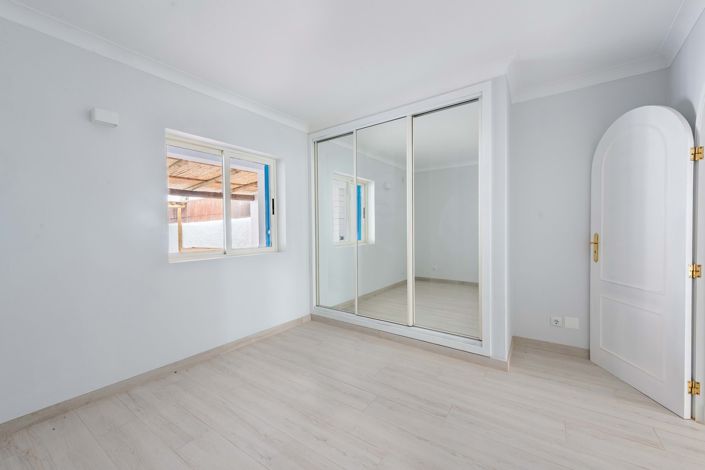 Image No.11-3 Bed Townhouse for sale