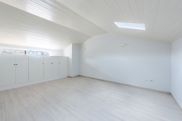 Image No.15-3 Bed Townhouse for sale