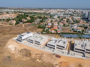 1 - Lagos, Villa