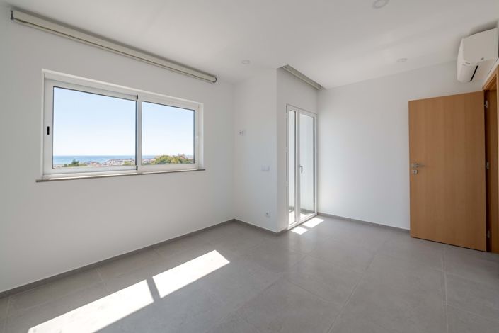 Image No.11-6 Bed Townhouse for sale