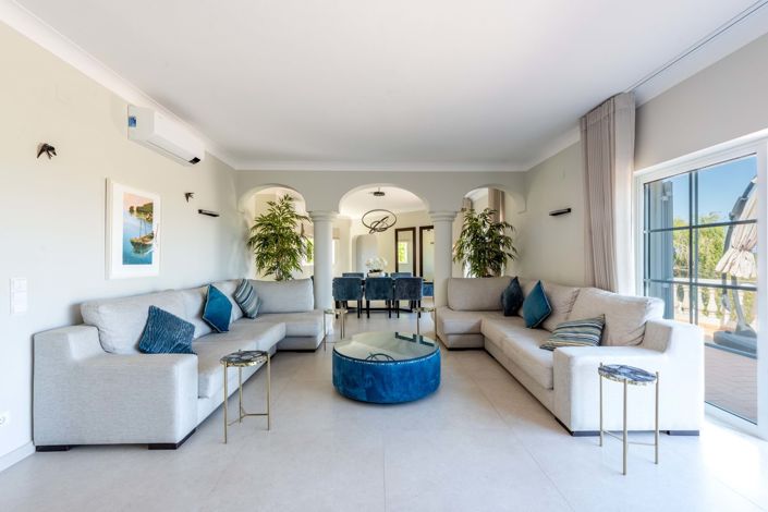 Image No.2-6 Bed Villa for sale