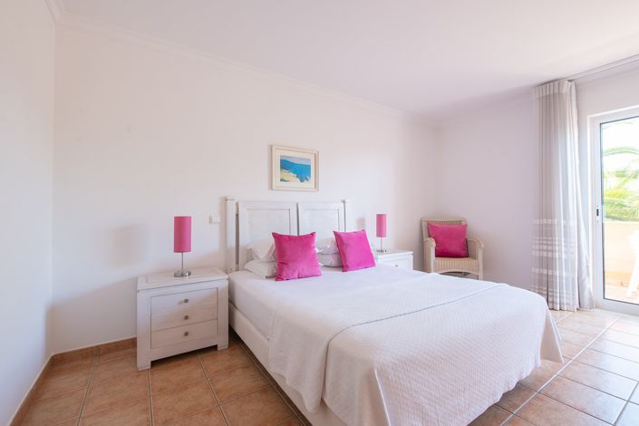 Image No.9-2 Bed Townhouse for sale