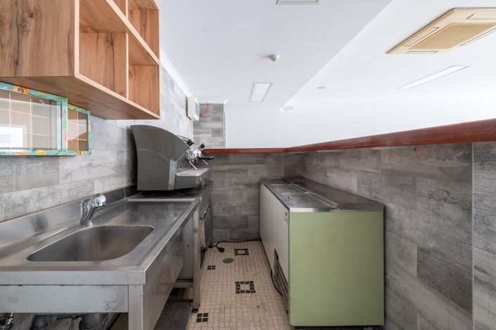 Image No.13-Commercial à vendre à Lagos