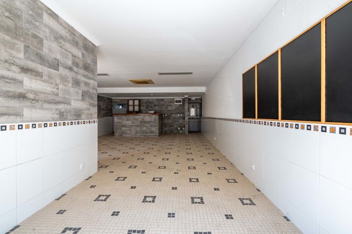 Image No.6-Commercial à vendre à Lagos