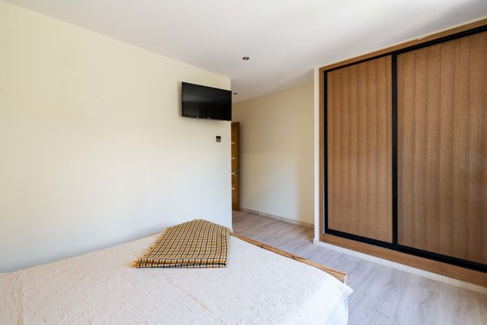 Image No.15-6 Bed Villa for sale