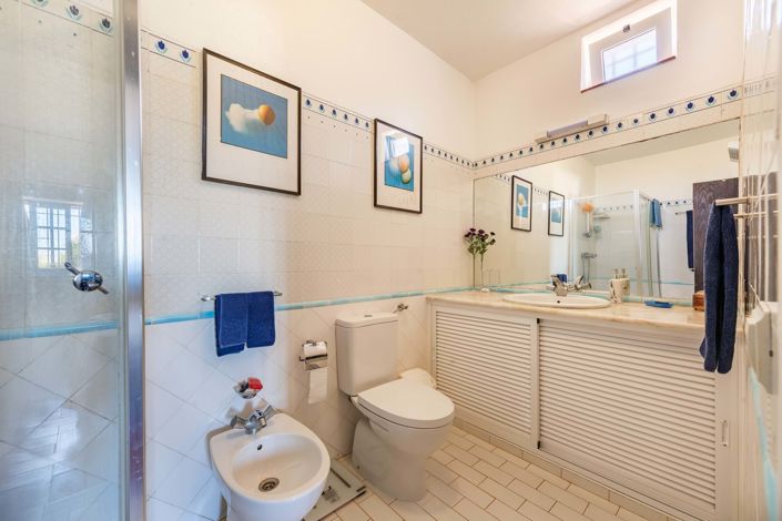 Image No.12-4 Bed Villa for sale