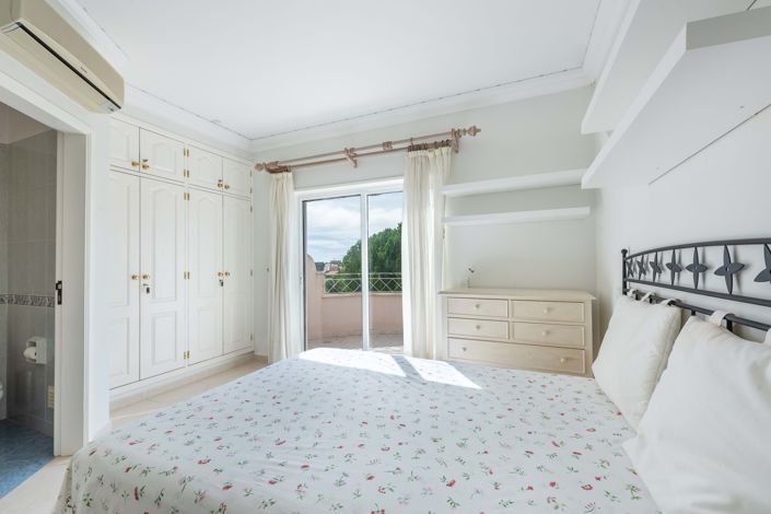 Image No.12-4 Bed Villa for sale