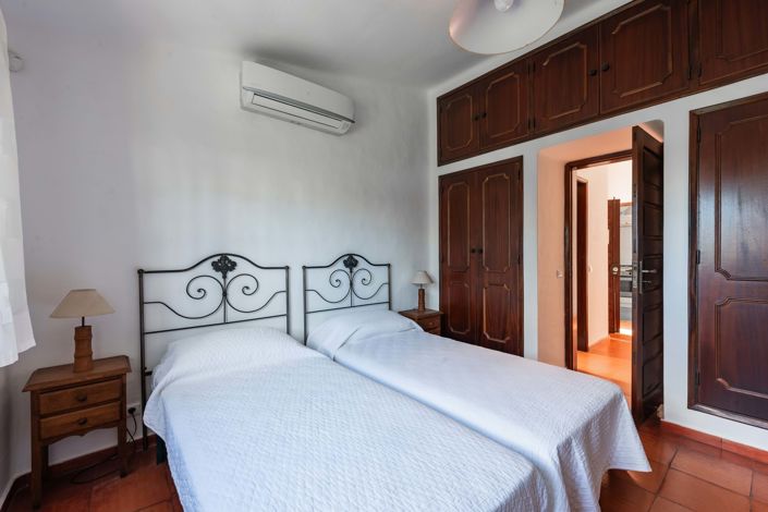 Image No.61-6 Bed Villa for sale