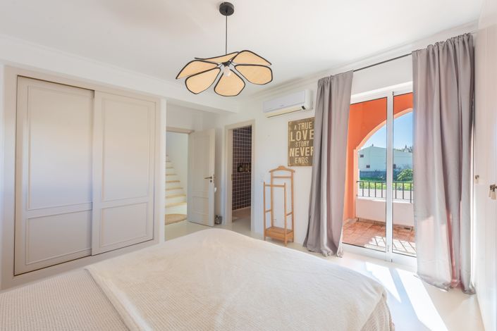 Image No.17-3 Bed Townhouse for sale