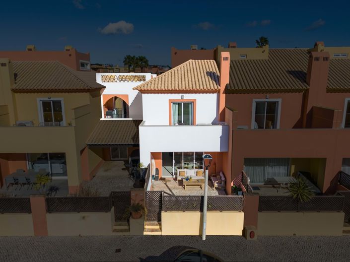 Image No.37-3 Bed Townhouse for sale