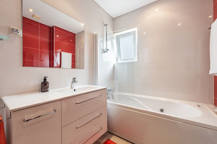 Image No.21-3 Bed Apartment for sale