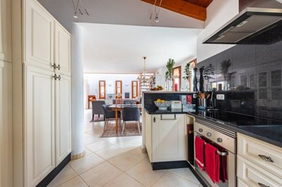 23-4550-78d1f4f8b6655591b02d22fabb36a692d73cc