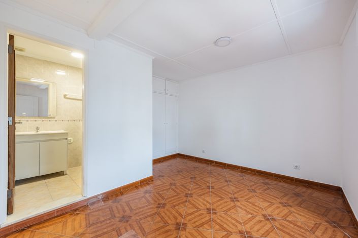 Image No.18-Villa for sale