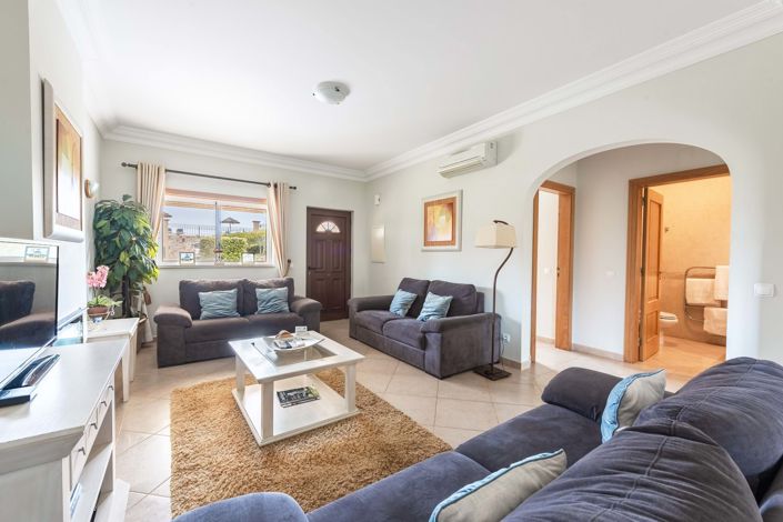 Image No.4-Villa de 4 chambres à vendre à Lagos