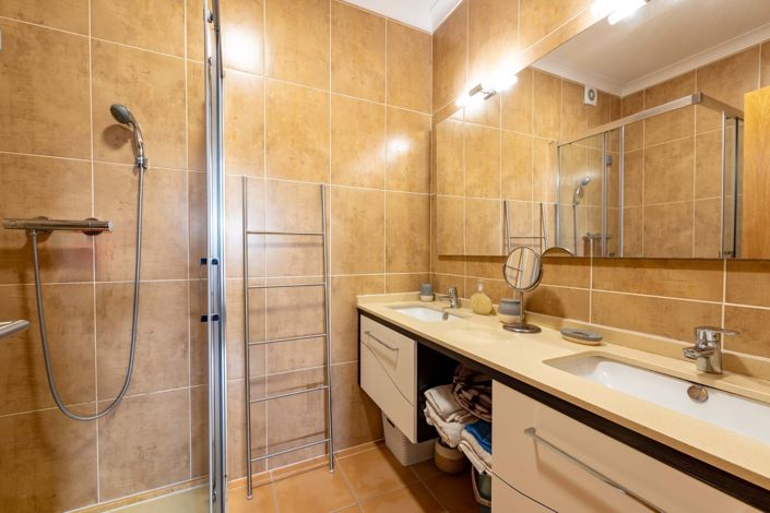 Image No.19-3 Bed Apartment for sale