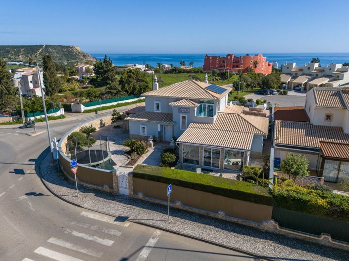 Image No.2-4 Bed Villa for sale