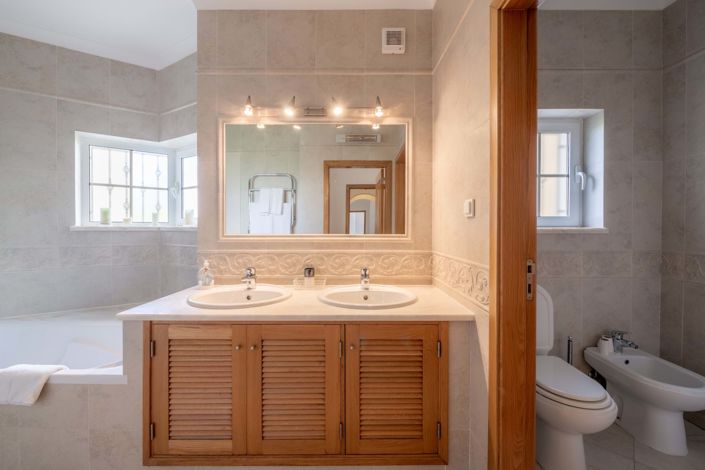 Image No.27-5 Bed Villa for sale