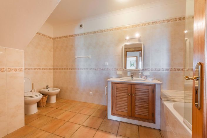 Image No.16-2 Bed Townhouse for sale