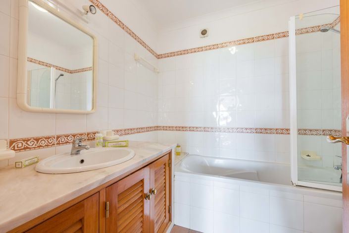 Image No.20-2 Bed Townhouse for sale