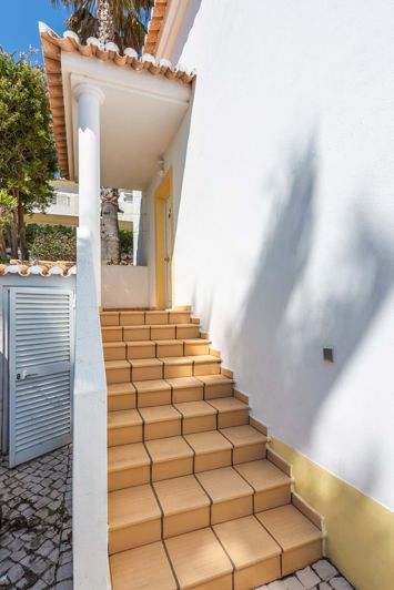 Image No.23-2 Bed Townhouse for sale