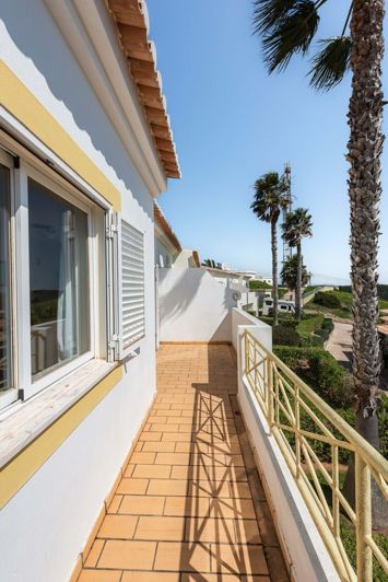 Image No.8-2 Bed Townhouse for sale