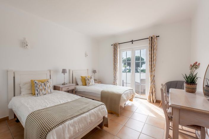 Image No.19-3 Bed Townhouse for sale