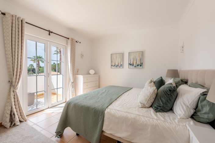 Image No.25-3 Bed Townhouse for sale