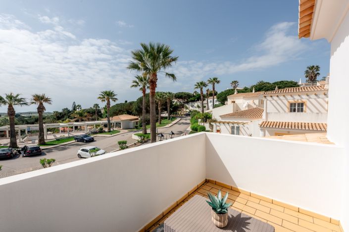 Image No.28-3 Bed Townhouse for sale