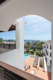 23-4542-78d1f4f8b6655591b02d22fabb36a692d73cc