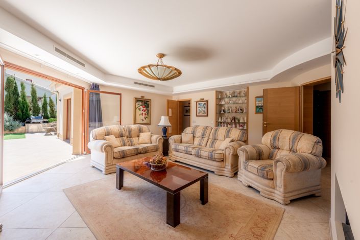 Image No.10-4 Bed Villa for sale