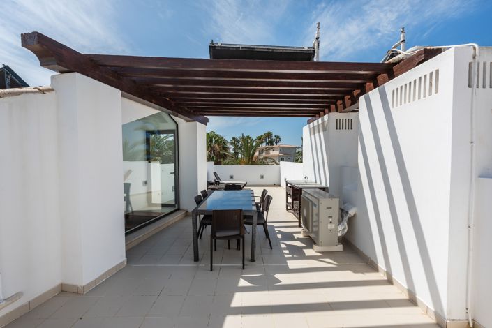 Image No.34-2 Bed Townhouse for sale