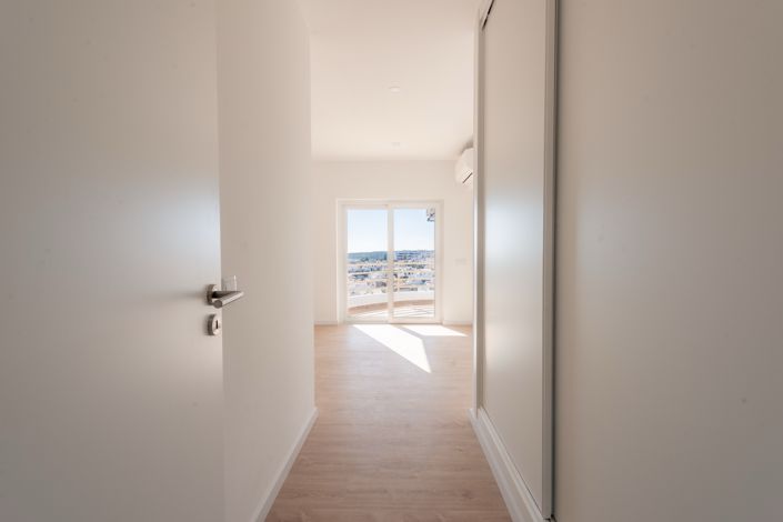 Image No.12-3 Bed Apartment for sale