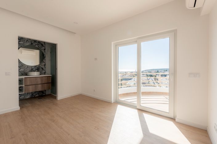 Image No.13-3 Bed Apartment for sale
