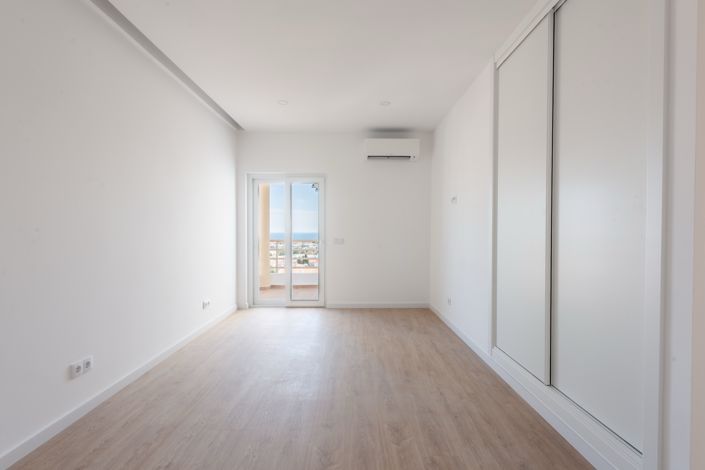 Image No.15-3 Bed Apartment for sale