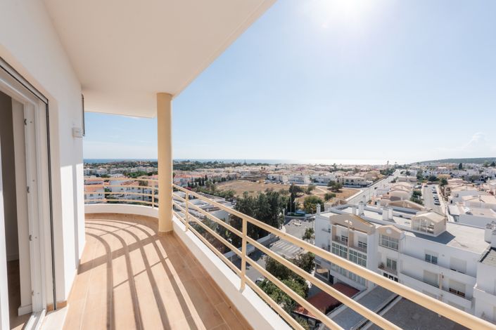 Image No.24-3 Bed Apartment for sale