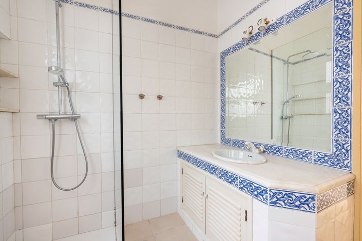 Image No.15-4 Bed Apartment for sale