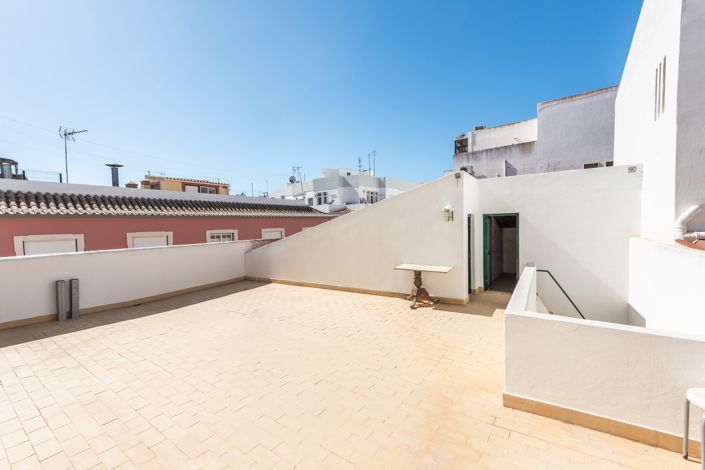 Image No.20-4 Bed Apartment for sale