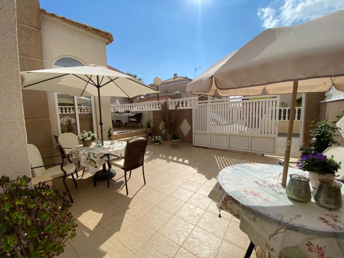 Image No.1-Villa / Détaché de 3 chambres à vendre à Torrevieja
