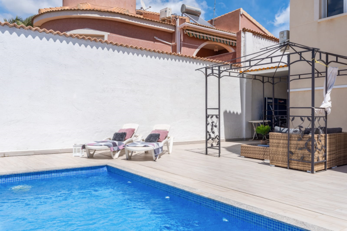 Image No.19-3 Bed Villa / Detached for sale