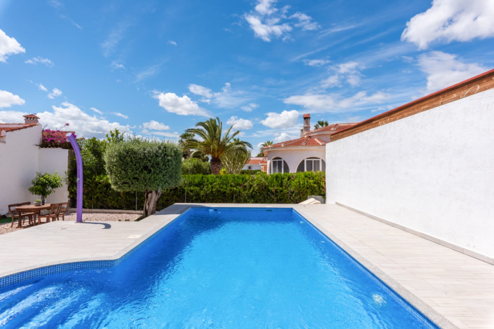 Image No.2-3 Bed Villa / Detached for sale