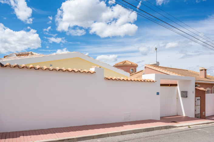 Image No.28-3 Bed Villa / Detached for sale