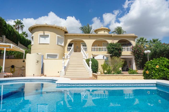 Image No.1-4 Bed House/Villa for sale